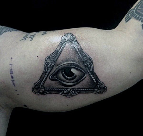 tatuaje triangulo 175