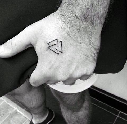 tatuaje triangulo 226