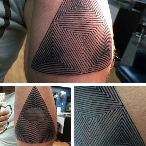 tatuaje triangulo 235