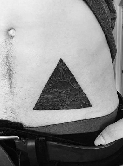 tatuaje triangulo 58