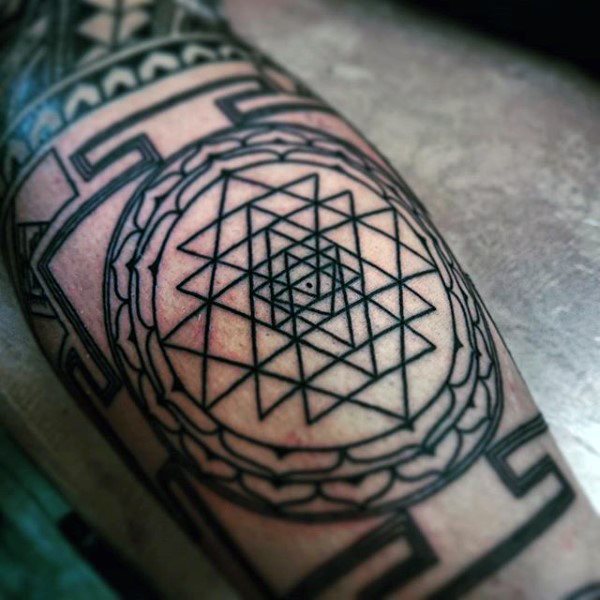 tatuaje triangulo 73