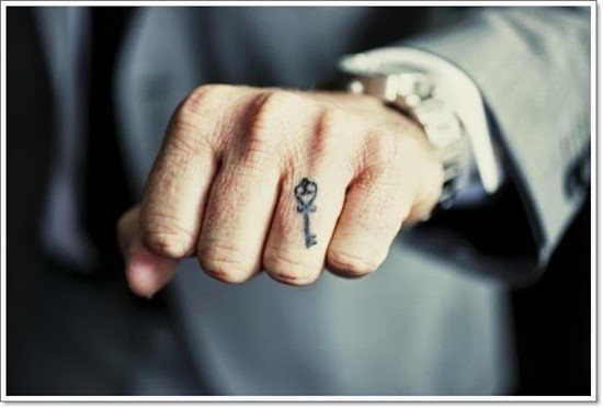 tatuaje anillo 558