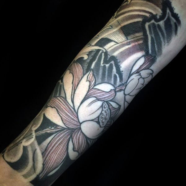 tatuaje flor de loto 67
