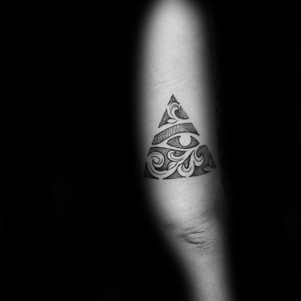 tatuaje ojo de horus 37