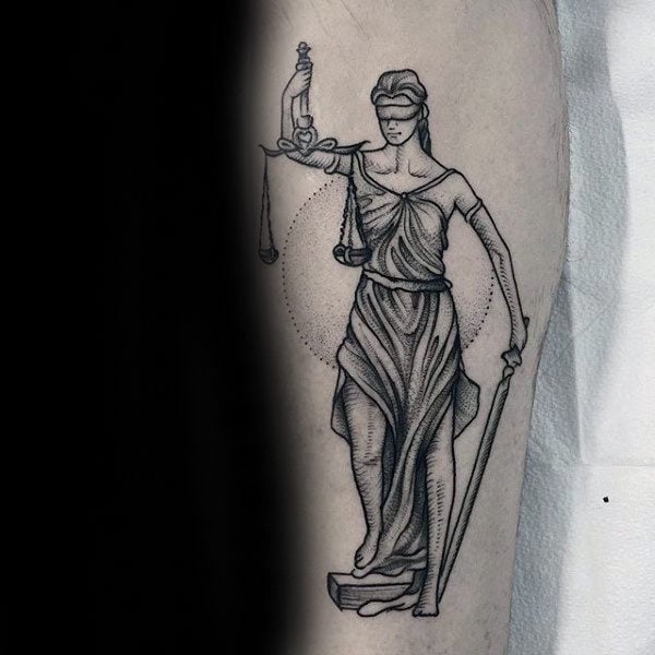 tatuaje dama justicia simbolo 22