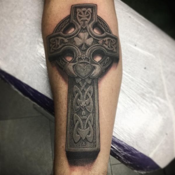 tatuaje cruz 88