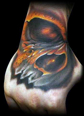 tatuaje calavera en la mano 31