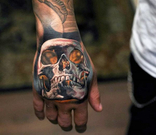 tatuaje calavera en la mano 61