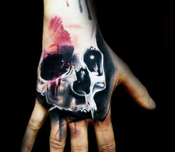 tatuaje calavera en la mano 91