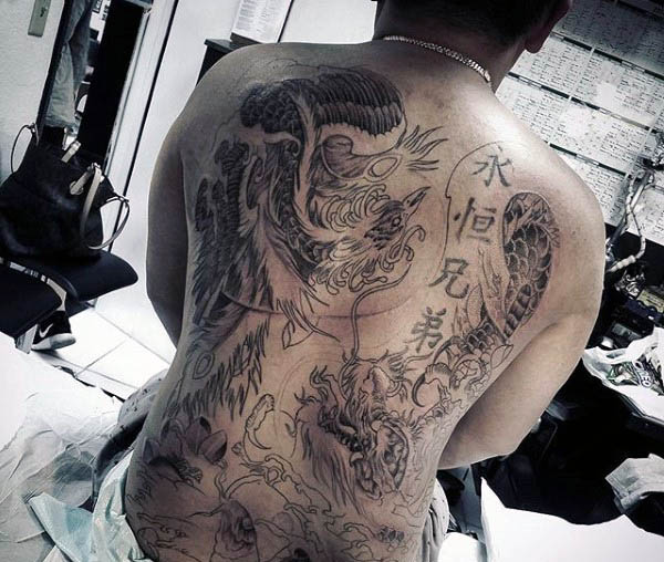 tatuaje fenix en espalda 69