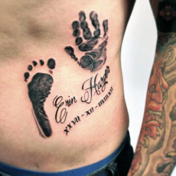 tatuaje huellas de manos 13