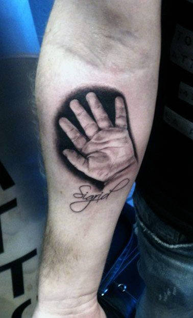 tatuaje huellas de manos 19