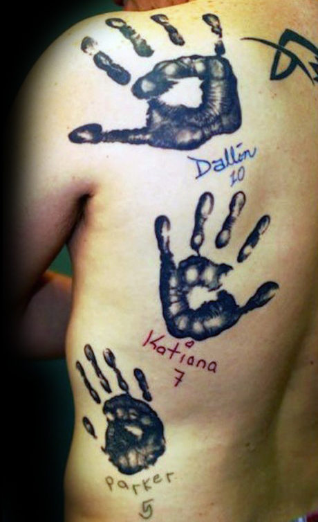 tatuaje huellas de manos 31