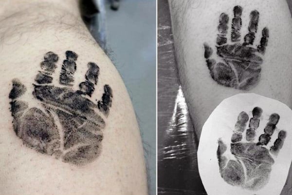 tatuaje huellas de manos 33