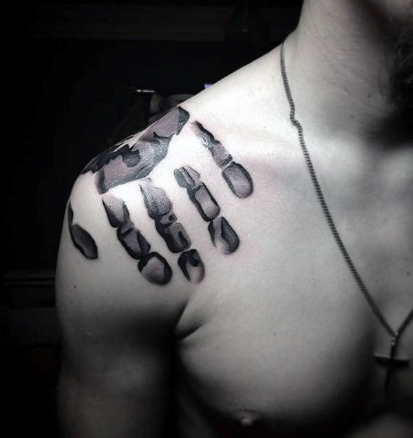 tatuaje huellas de manos 43