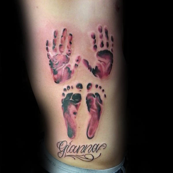 tatuaje huellas de manos 65