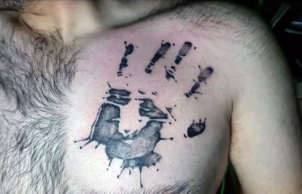 tatuaje huellas de manos 71