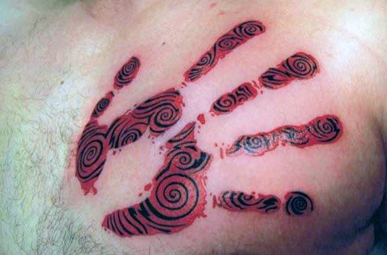 tatuaje huellas de manos 73