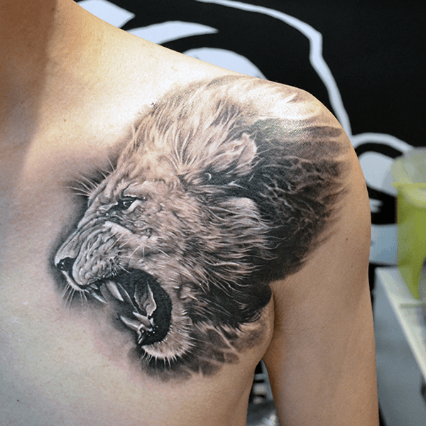 tatuaje leon en el pecho 81