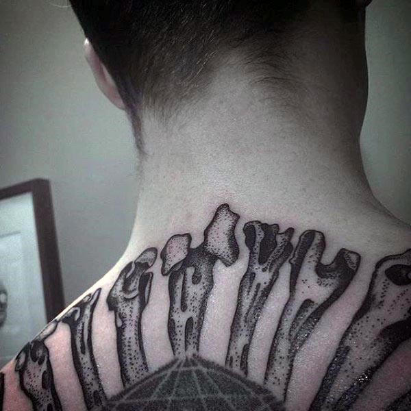 tatuaje parte superior espalda 29