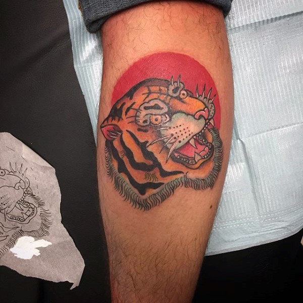 tatuaje tigre old school 95