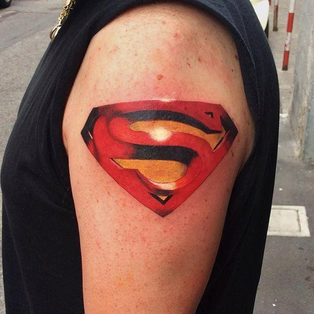 tatuaje superman 77