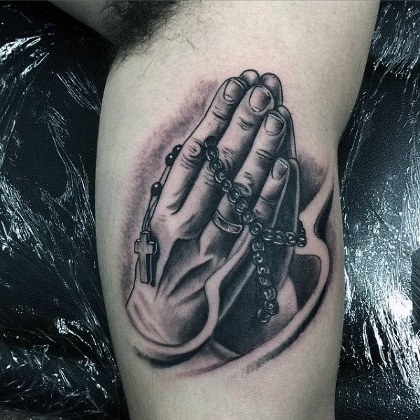 tatuaje manos rezando 27
