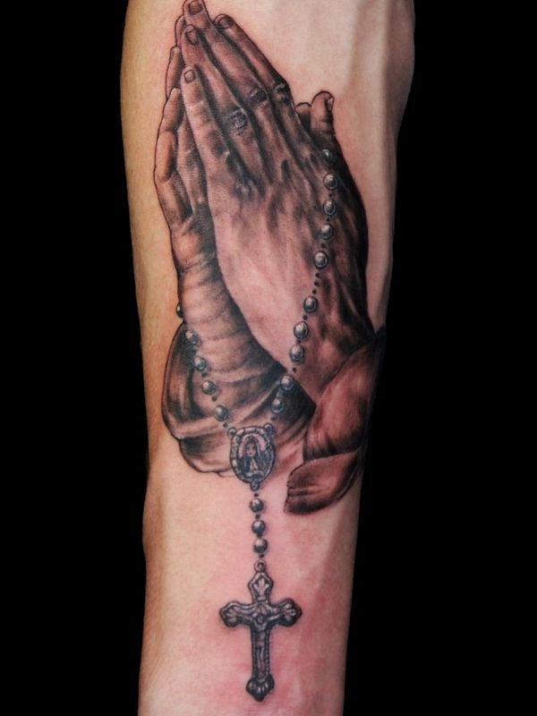 tatuaje manos rezando 307