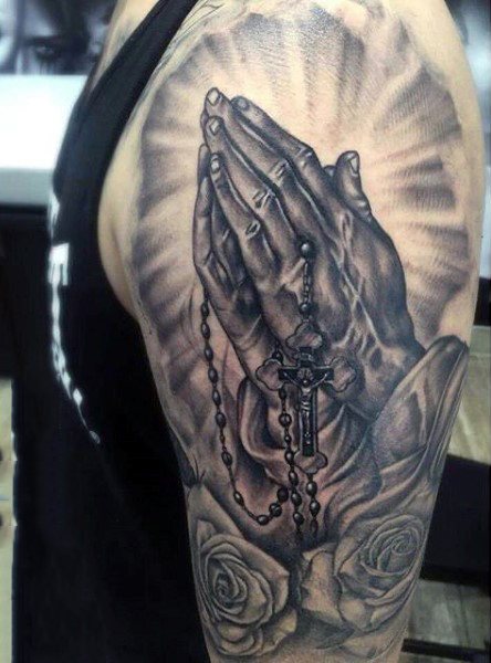 tatuaje manos rezando 317