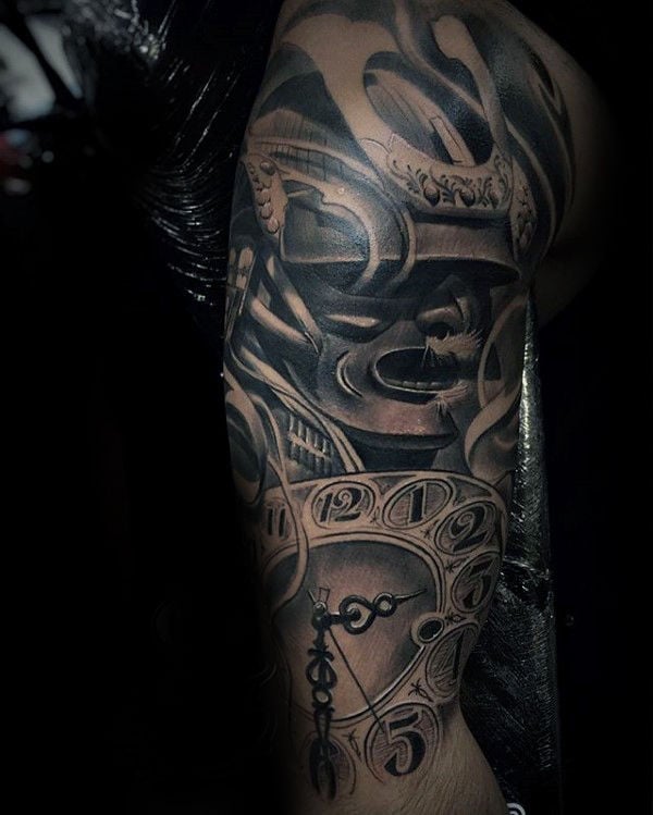 tatuaje kabuto casco 111