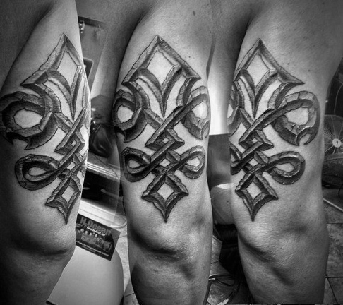 tatuaje parte posterior brazo 27