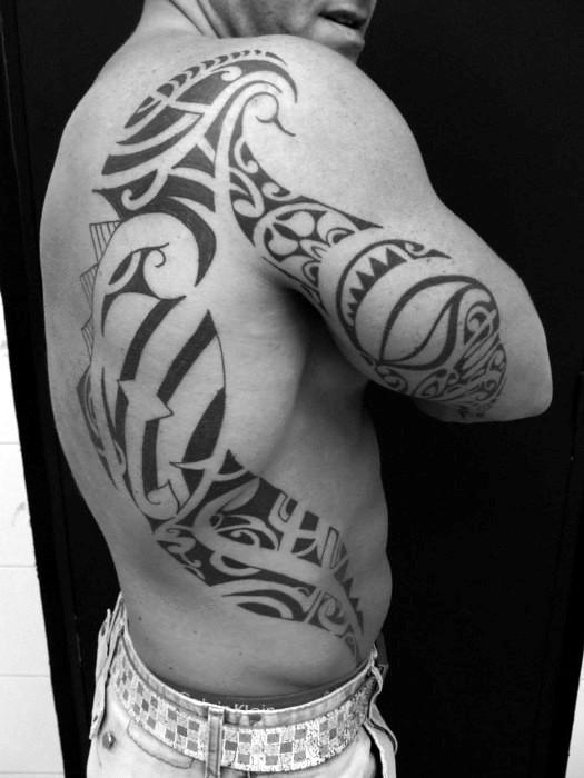 tatuaje parte posterior brazo 51