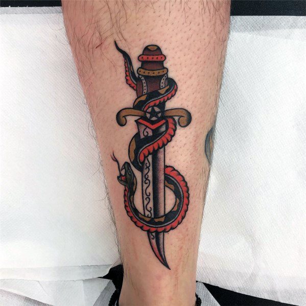 tatuaje serpiente y daga 63