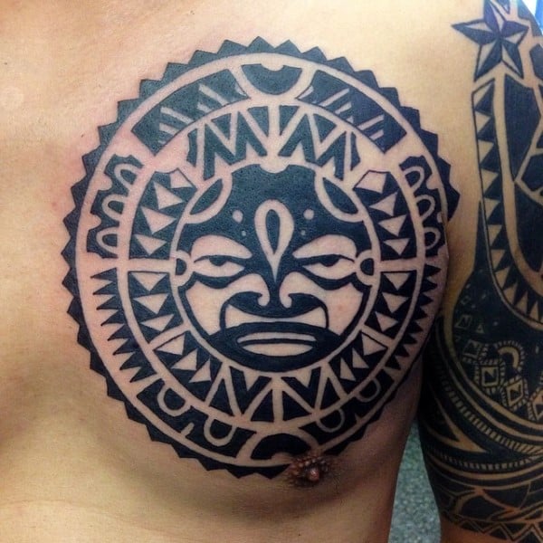 Tatuaje de sol tribal