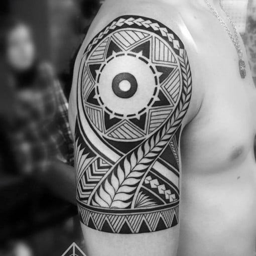 tatuaje sol tribal 21