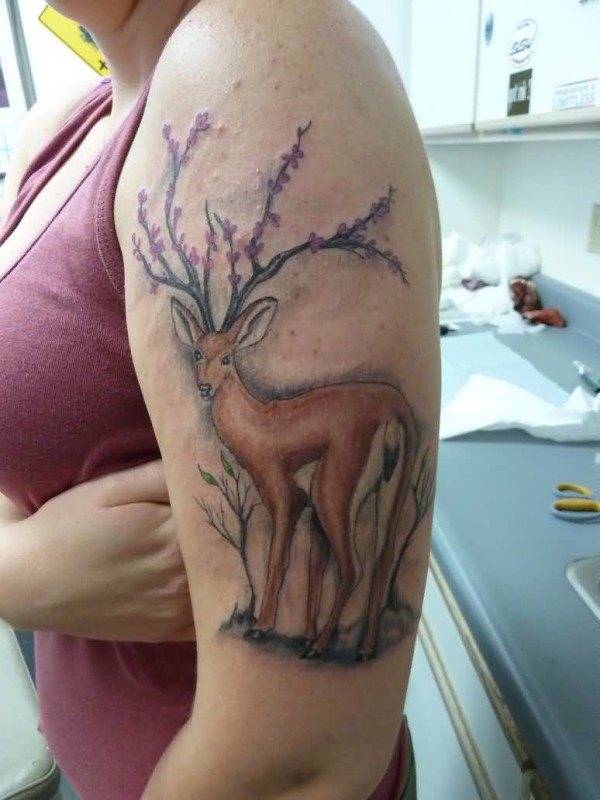 tatuaje ciervo mujer 97