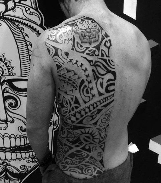 tatuaje tribal espalda 47