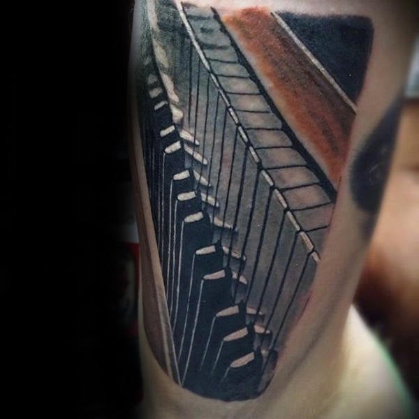 tatouage piano clavier 07