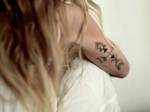 tatouage fleche 183