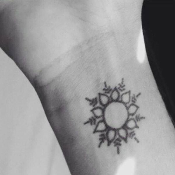 tatouage soleil 188