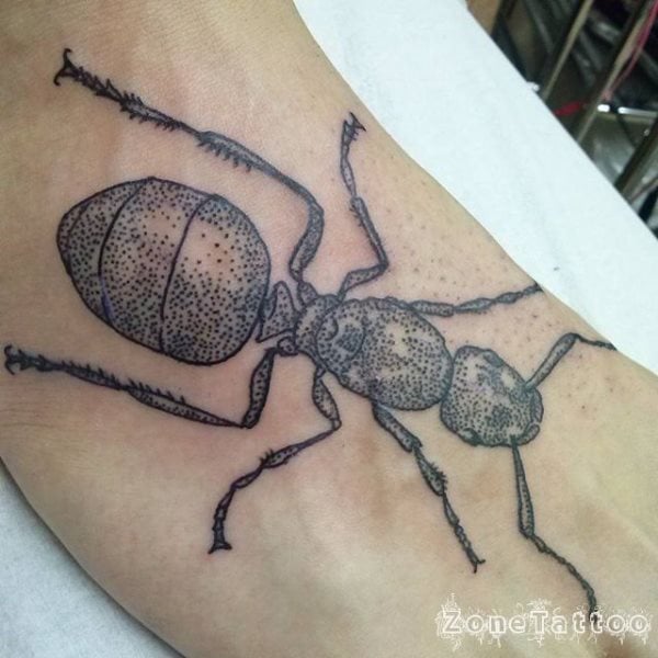 tatouage fourmis 98