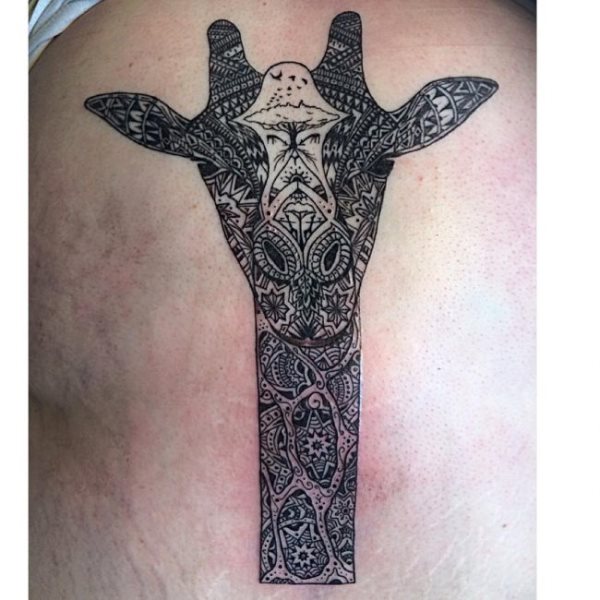tatouage girafe 202