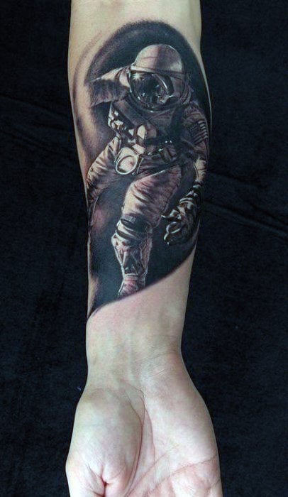 tatouage astronaute astronomie 09