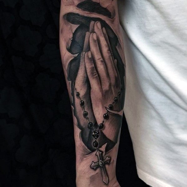tatouage mains en priere 123
