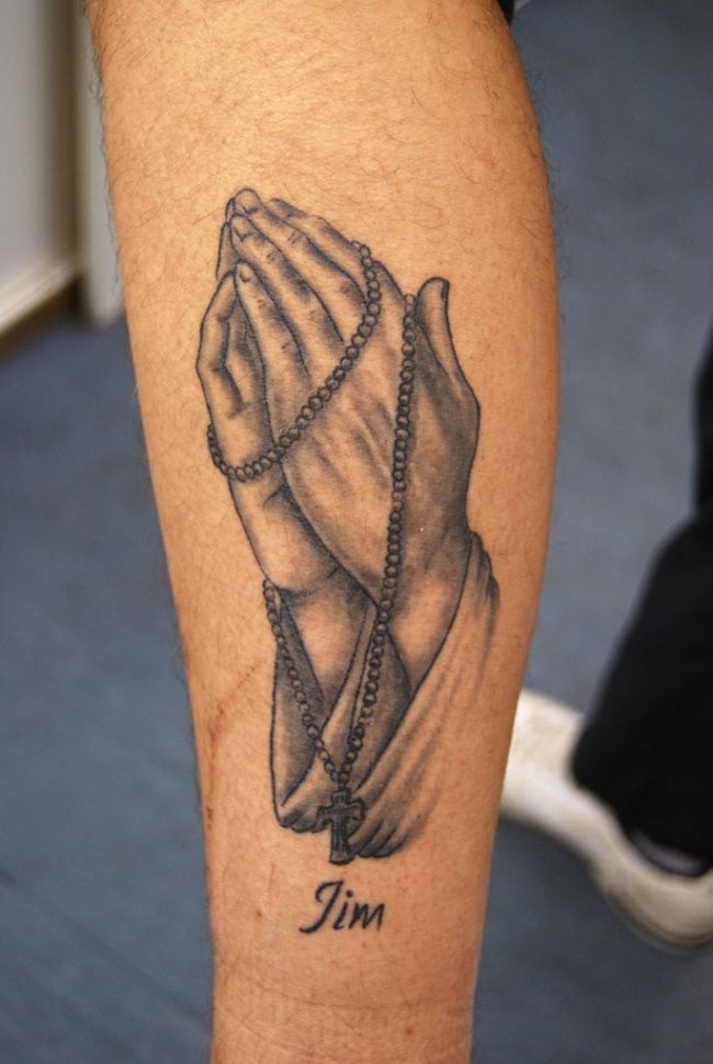 tatouage mains en priere 127