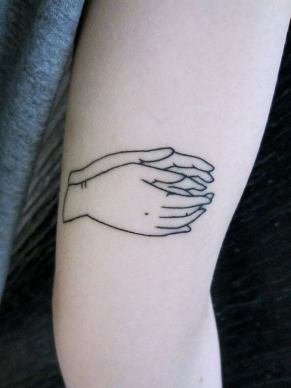 tatouage mains en priere 211