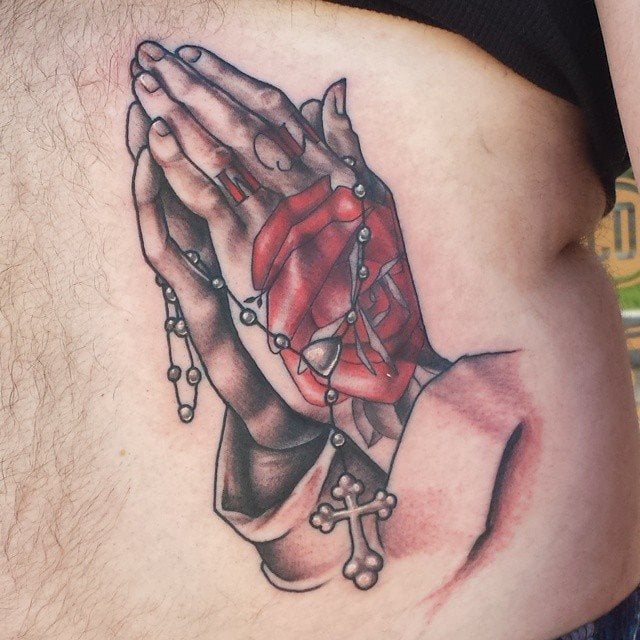 tatouage mains en priere 221