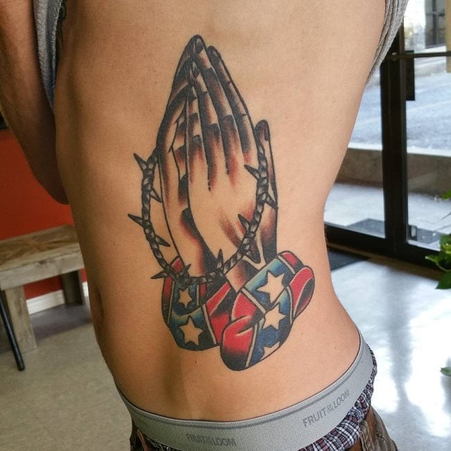 tatouage mains en priere 259