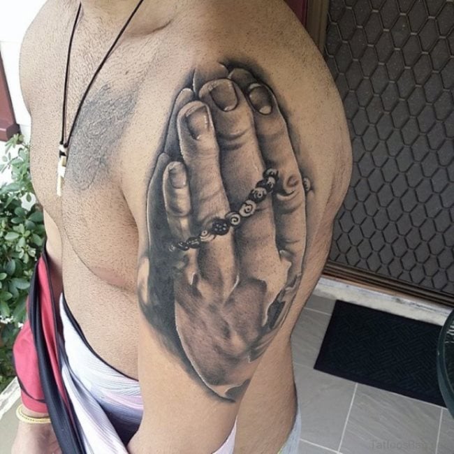 tatouage mains en priere 35