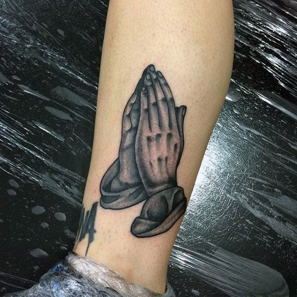 tatouage mains en priere 391
